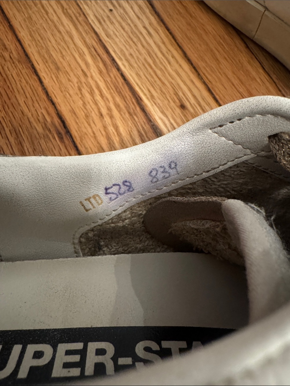 Golden Goose Superstar Style White Leather Sneakers with Gold Star - Picture 7 of 7